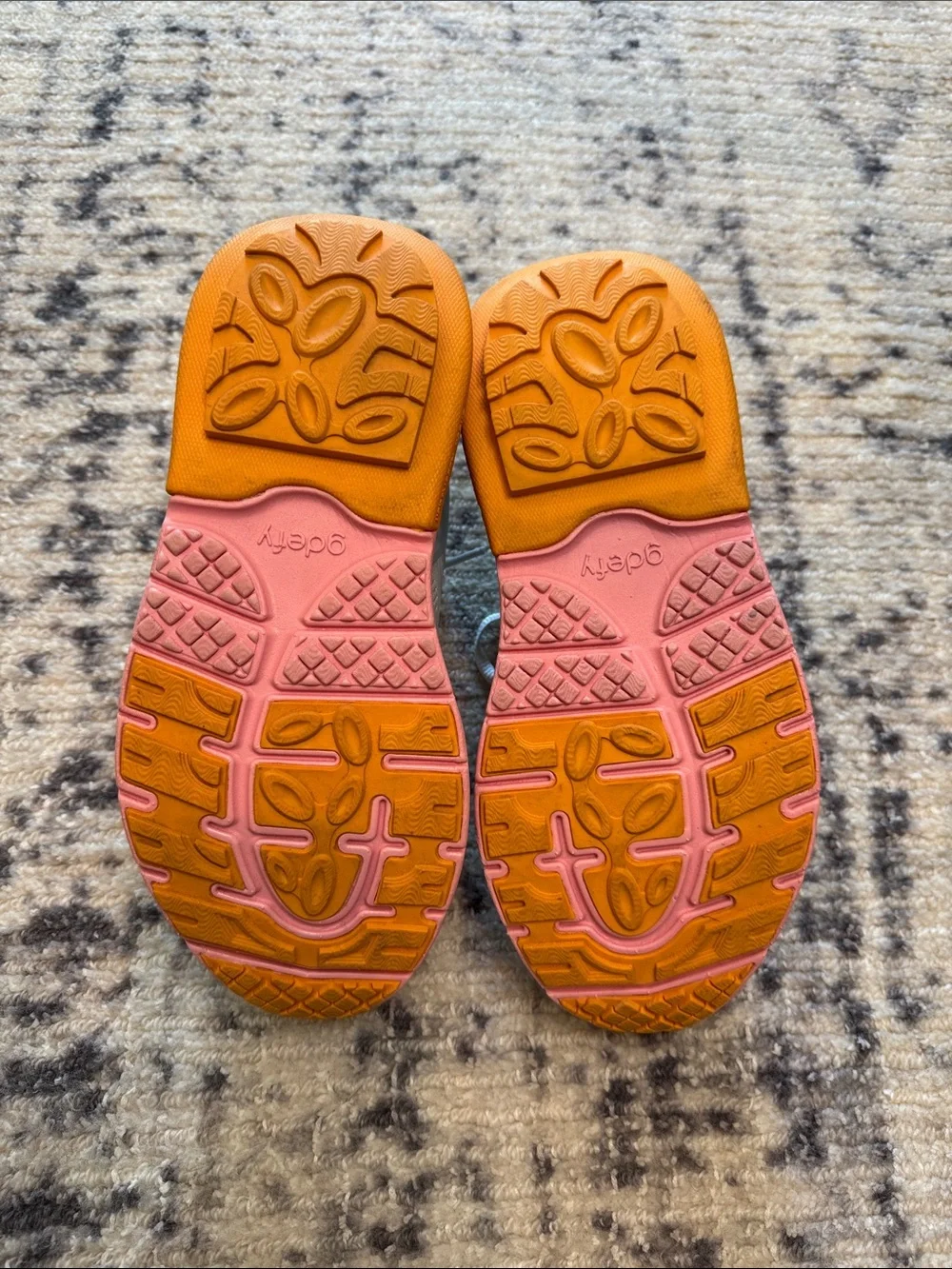 Gdefy Comfort Fit Tennis Shoes Sz 8.5
